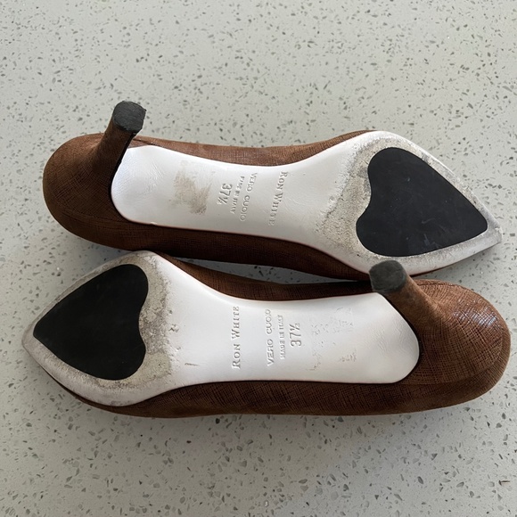 RON WHITE Pointed Toe Pump - Picture 7 of 7